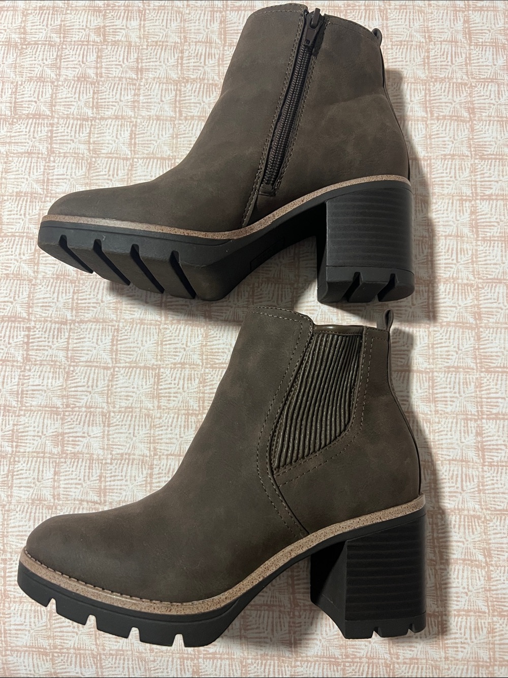 Naturalizer Olive Green Chunky Heel Chelsea Booties